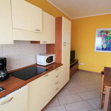 Locazione Turistica Azalee-4 *